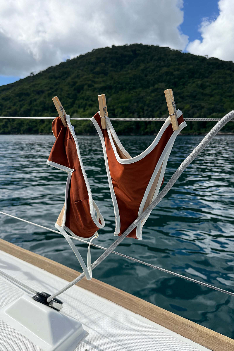 Купальные плавки-слипы Ида с окантовкой